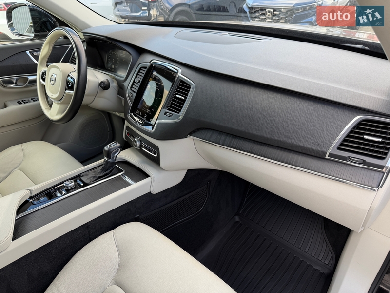 Внедорожник / Кроссовер Volvo XC90 2019 в Киеве