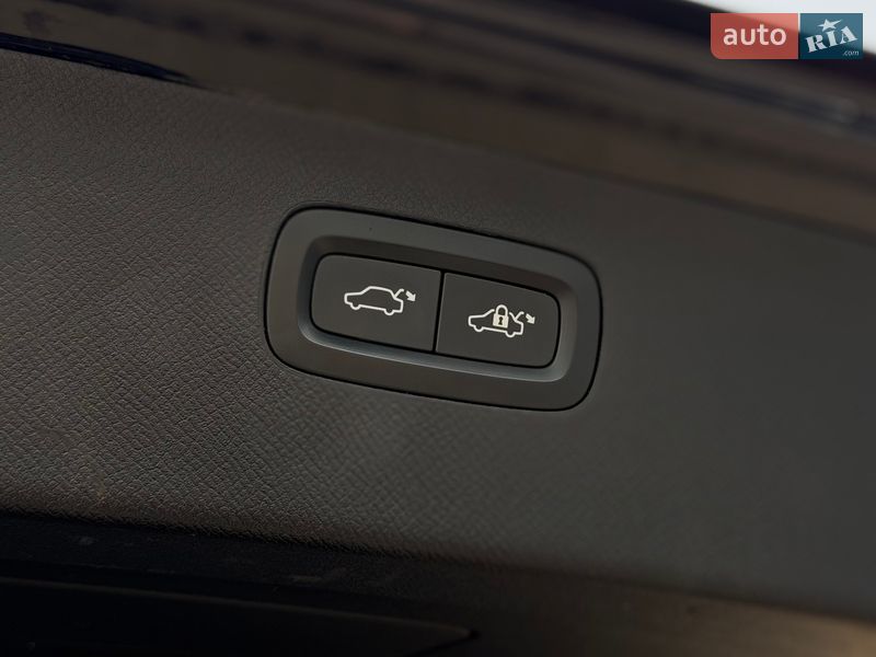 Внедорожник / Кроссовер Volvo XC90 2016 в Шептицькому