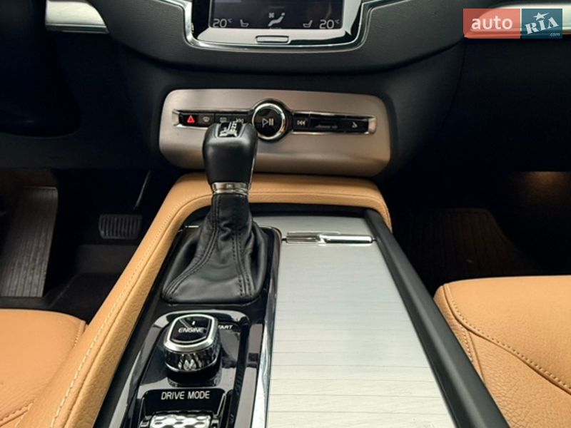 Позашляховик / Кросовер Volvo XC90 2017 в Вараші