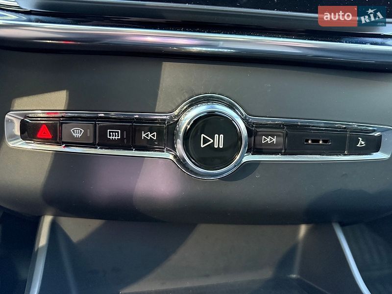 Внедорожник / Кроссовер Volvo XC90 2025 в Киеве