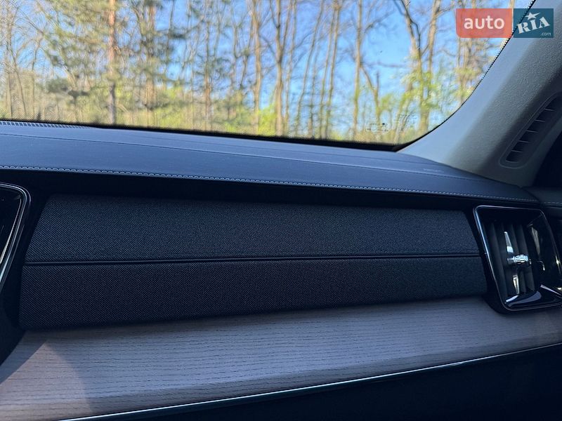 Внедорожник / Кроссовер Volvo XC90 2025 в Киеве