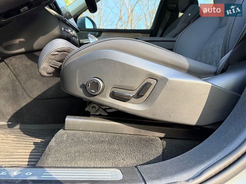 Внедорожник / Кроссовер Volvo XC90 2025 в Киеве