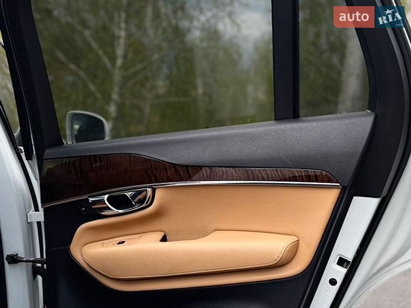 Внедорожник / Кроссовер Volvo XC90 2015 в Черновцах