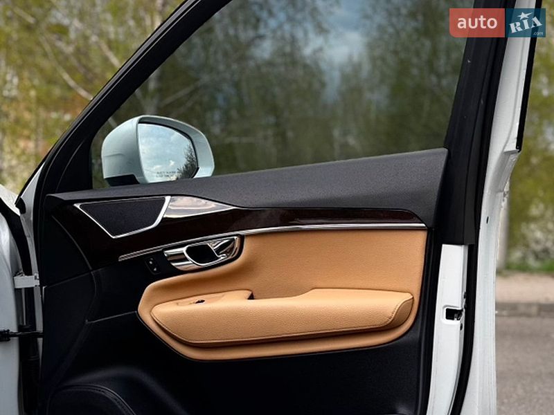Внедорожник / Кроссовер Volvo XC90 2015 в Черновцах