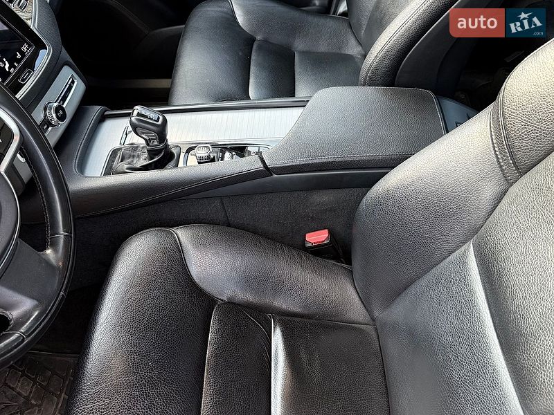 Внедорожник / Кроссовер Volvo XC90 2019 в Киеве
