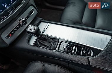 Внедорожник / Кроссовер Volvo XC90 2019 в Киеве