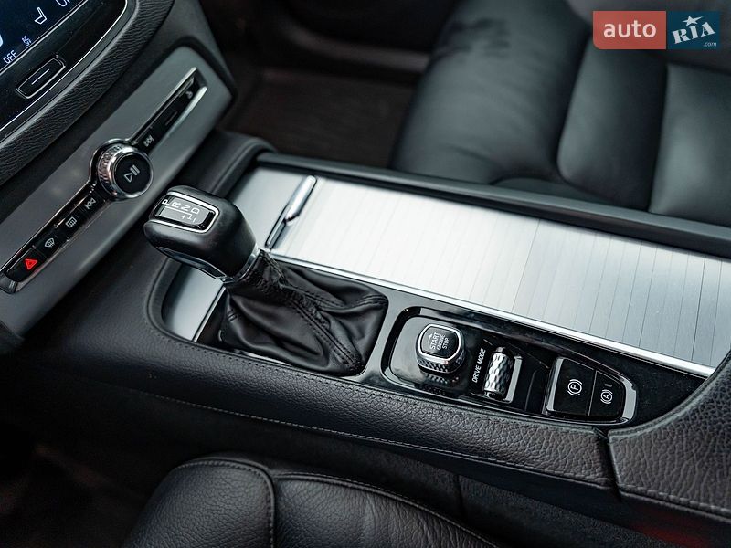 Внедорожник / Кроссовер Volvo XC90 2019 в Киеве