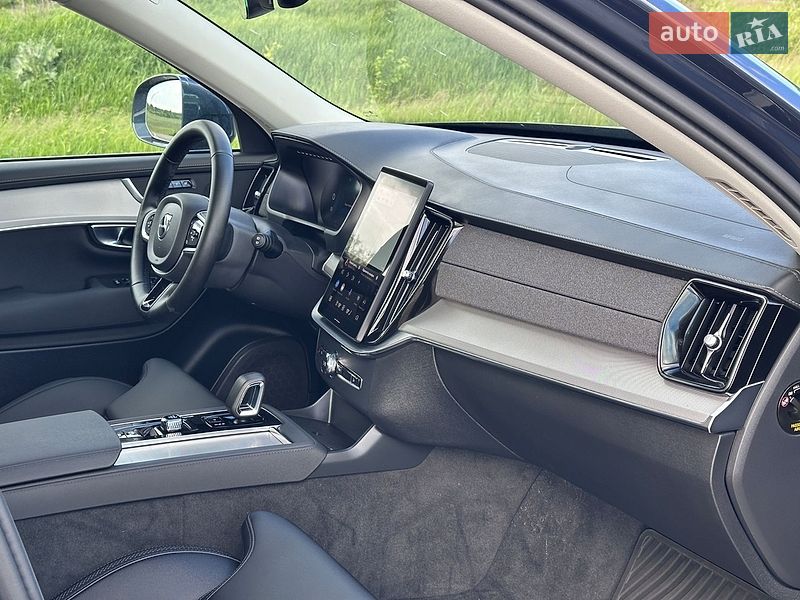 Внедорожник / Кроссовер Volvo XC90 2025 в Киеве