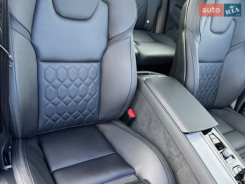 Внедорожник / Кроссовер Volvo XC90 2025 в Киеве