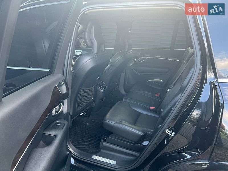 Внедорожник / Кроссовер Volvo XC90 2016 в Владимире