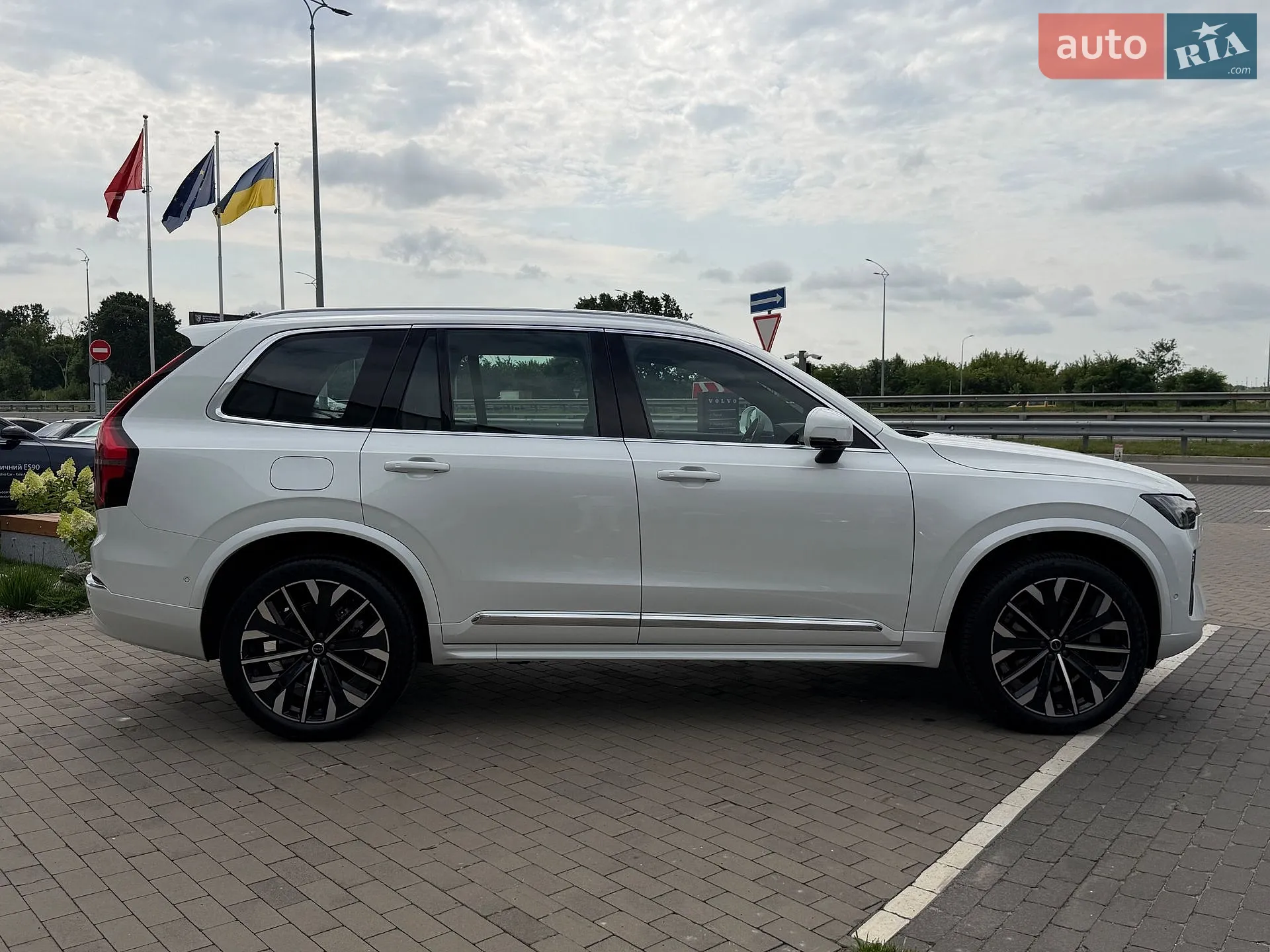 2025 Volvo XC90 - мініатюра 10