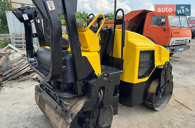 Дорожній каток Wacker RD 2011 в 