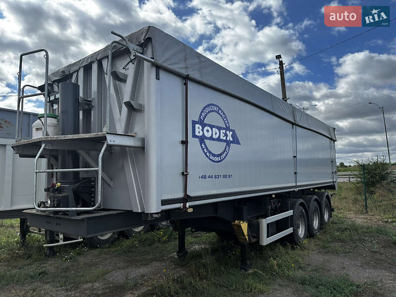 Самосвал полуприцеп Wielton NS34 2005 в  фото Самосвал полуприцеп Wielton NS34 2005 в