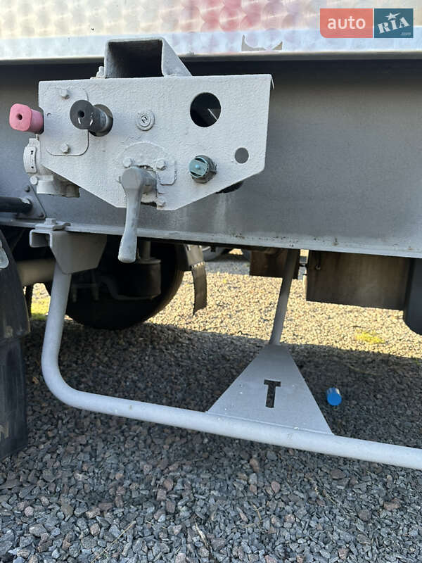 Цистерна напівпричіп Wielton NS34 2004 в Жовкві