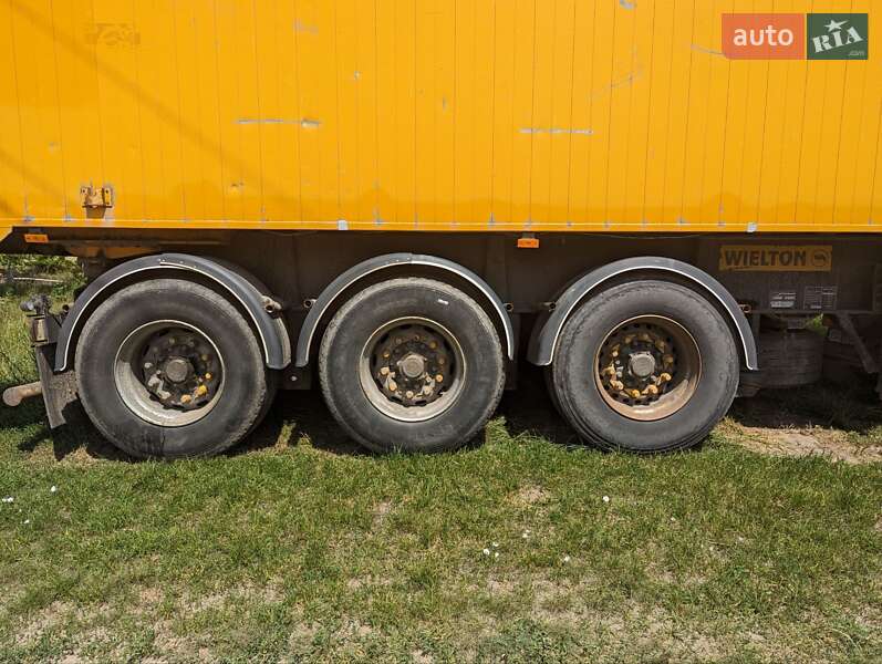 Зерновоз - полуприцеп Wielton W 2000 в Остроге