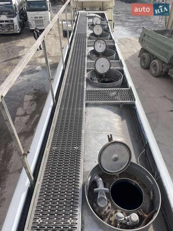 Цистерна полуприцеп Willig Sana 1993 в Львове