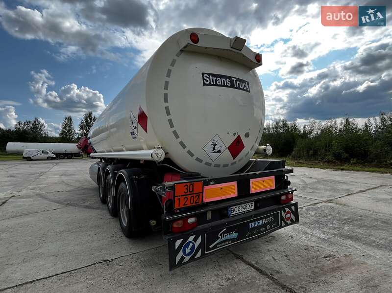 Цистерна полуприцеп Willig Sana 2009 в Львове