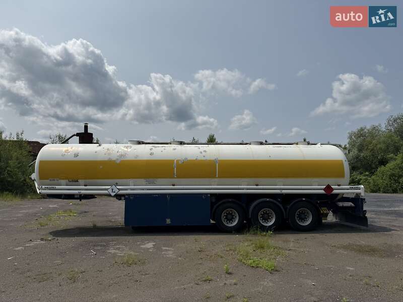 Цистерна полуприцеп Willig Sana 1997 в Хусте