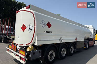 Цистерна Willig Sanz 2004 в Львове