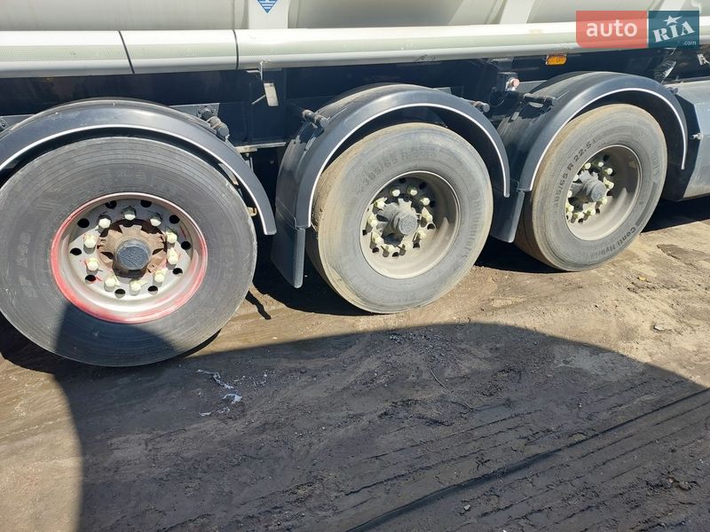 Цистерна напівпричіп Willig Turbud 2010 в Рівному