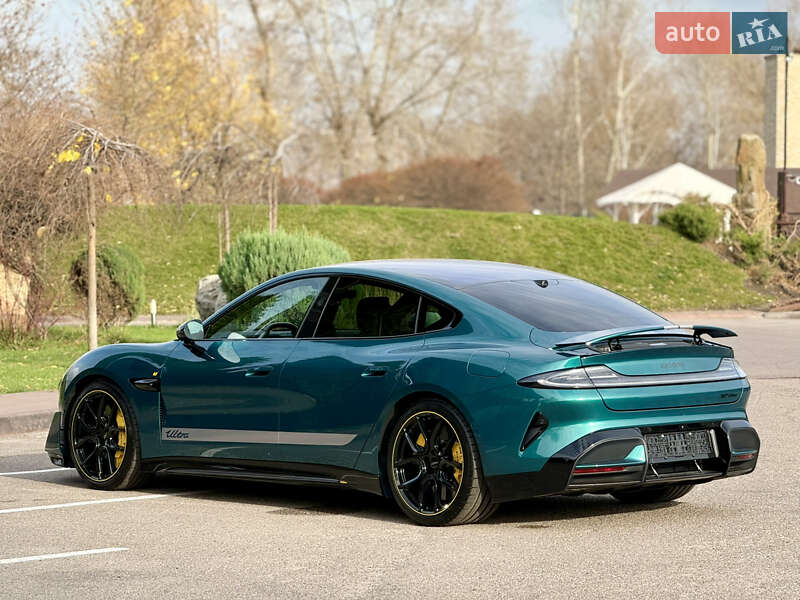 Седан Xiaomi SU7 Ultra 2025 в Дніпрі