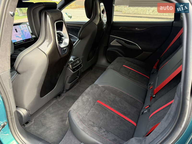 Седан Xiaomi SU7 Ultra 2025 в Дніпрі