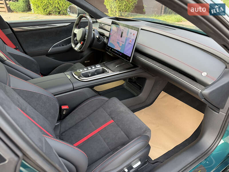 Седан Xiaomi SU7 Ultra 2025 в Дніпрі