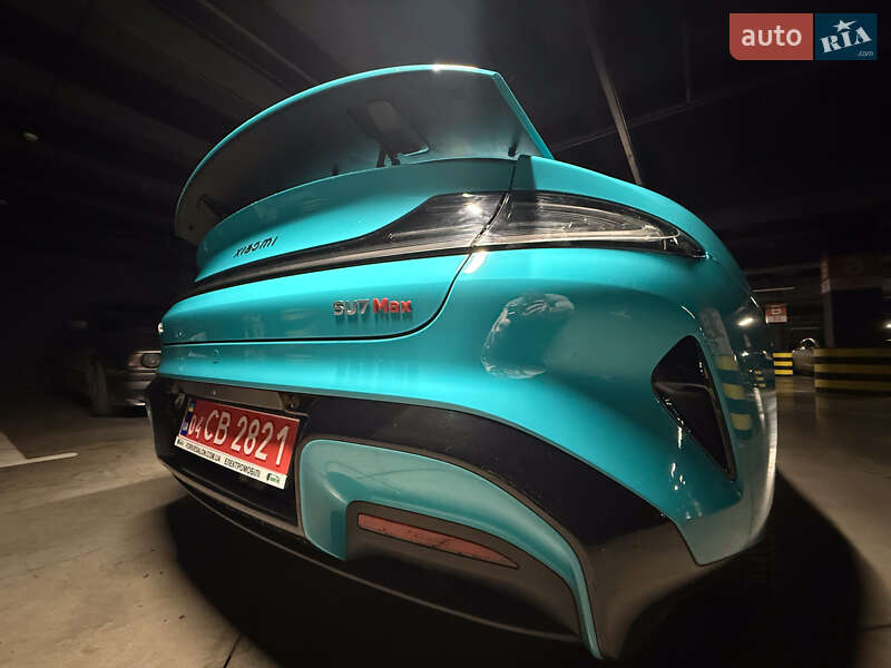 Седан Xiaomi SU7 2025 в Киеве