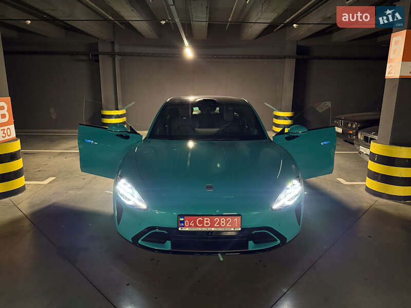 Седан Xiaomi SU7 2025 в Киеве