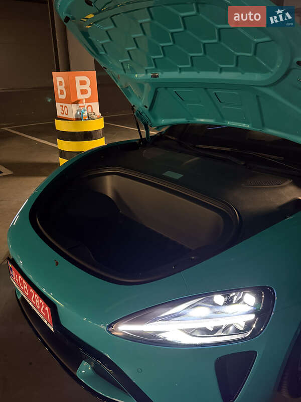 Седан Xiaomi SU7 2025 в Киеве