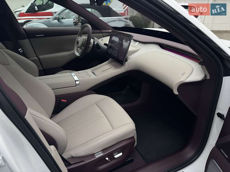 Внедорожник / Кроссовер Xiaomi YU7 2025 в Одессе