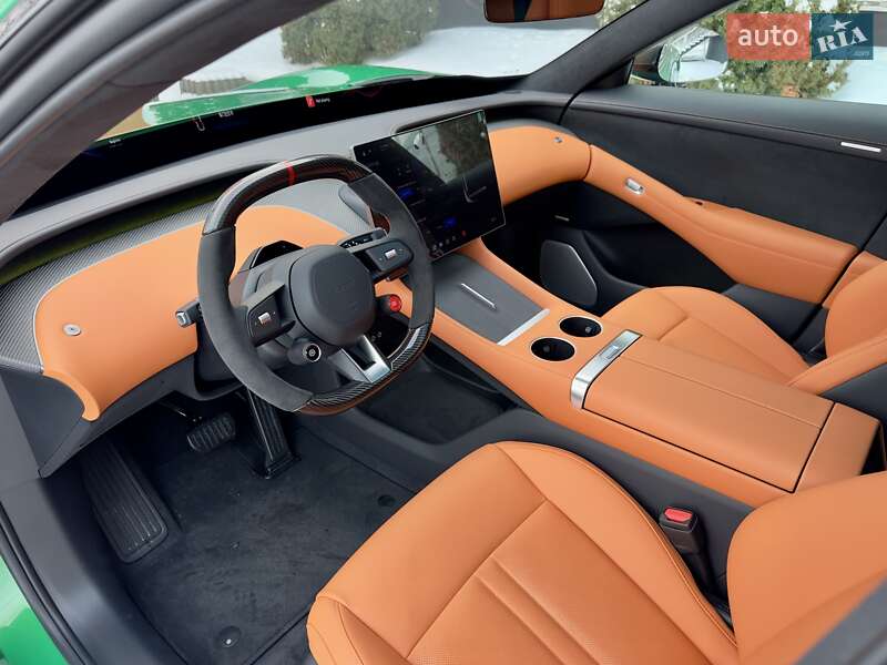 Седан Xiaomi YU7 2025 в Киеве