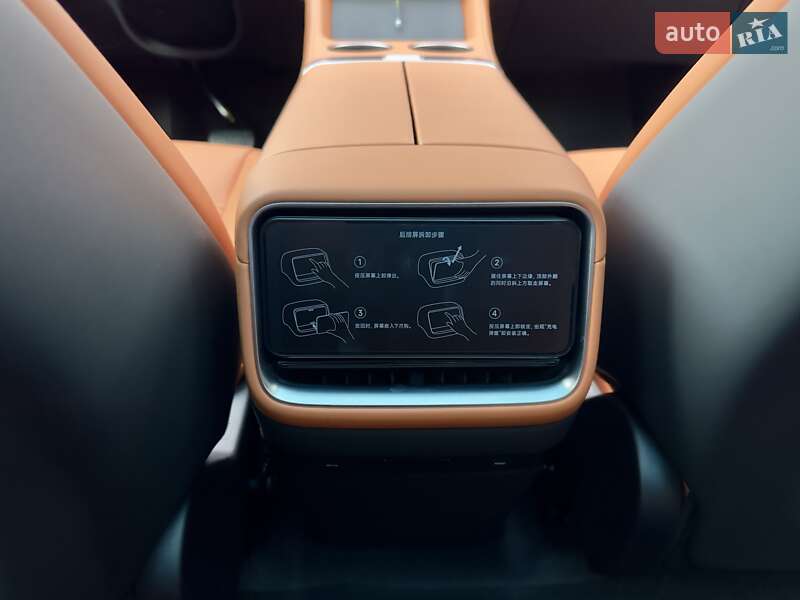 Седан Xiaomi YU7 2025 в Киеве