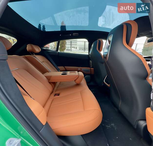 Седан Xiaomi YU7 2025 в Киеве