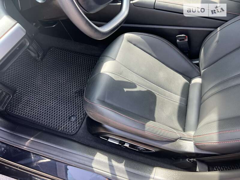 Седан Xpeng P7 2022 в Луцке