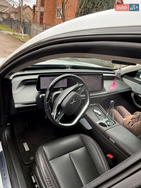 Седан Xpeng P7 2023 в Ужгороді