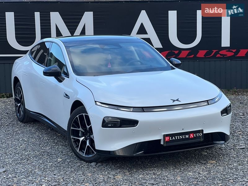 Седан Xpeng P7 2023 в Ужгороде