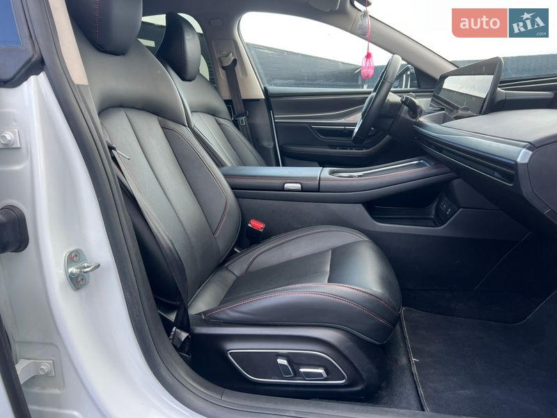 Седан Xpeng P7 2023 в Ужгороде