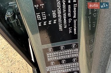 Седан Xpeng P7 2023 в Ужгороді