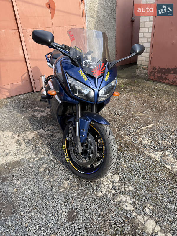 Мотоцикл Спорт-туризм Yamaha FZ-1 2011 в 