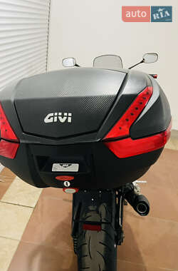 Мотоцикл Спорт-туризм Yamaha FZ1 Fazer 2013 в 