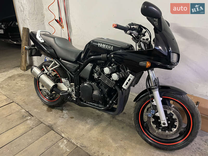 Мотоцикл Классік Yamaha FZ6 Fazer 2001 в 