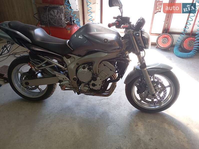 Вантажні моторолери, мотоцикли, скутери, мопеди Yamaha FZ6 Fazer 2005 в 