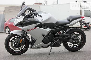 Мотоцикл Спорт-туризм Yamaha FZ6 2012 в 