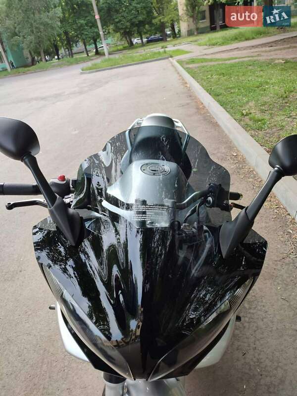 Yamaha FZ6 2004