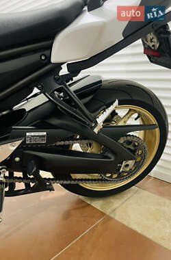 Мотоцикл Спорт-туризм Yamaha FZ8 2012 в 