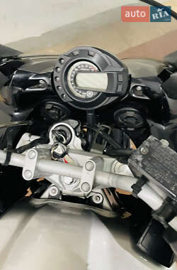 Мотоцикл Спорт-туризм Yamaha FZS 600 Fazer 2005 в 