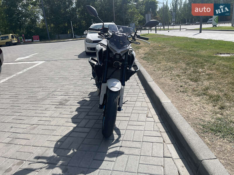Мотоцикл Без обтекателей (Naked bike) Yamaha MT-03 2025 в Днепре фото 10 Мотоцикл Без обтекателей (Naked bike) Yamaha MT-03 2025 в Днепре