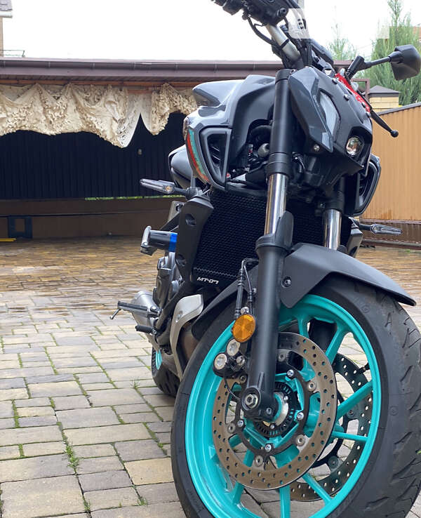 Мотоцикл Без обтекателей (Naked bike) Yamaha MT-07 2022 в 