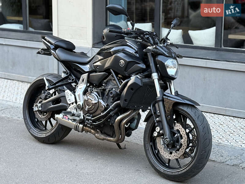 Мотоцикл Без обтекателей (Naked bike) Yamaha MT-07 2016 в 